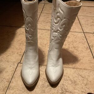 SODA white Women's cowboy Boots size 7 1/2